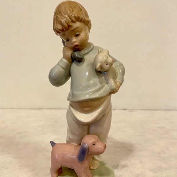 LLADRO NAO FIGURINE BOY ON PHONE SOMEONE IS CALLING YOU 1987 Teddy Bear / Dog - Picture 2 of 6